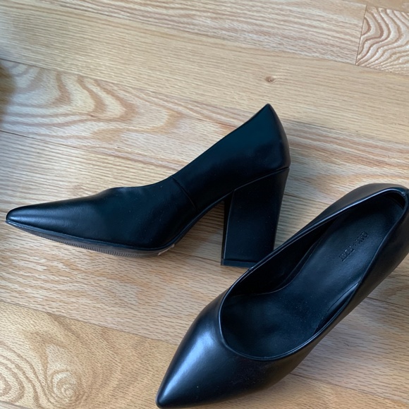 OAK + FORT POINTED PUMPS - Picture 5 of 7